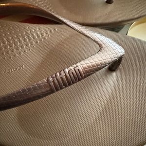iQUSHION ergonomic Flip Flops - NIB - size 9 bronze